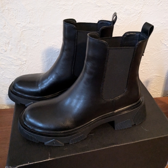 Vegan leather Matt & nat Chelsea Boots - Picture 4 of 6